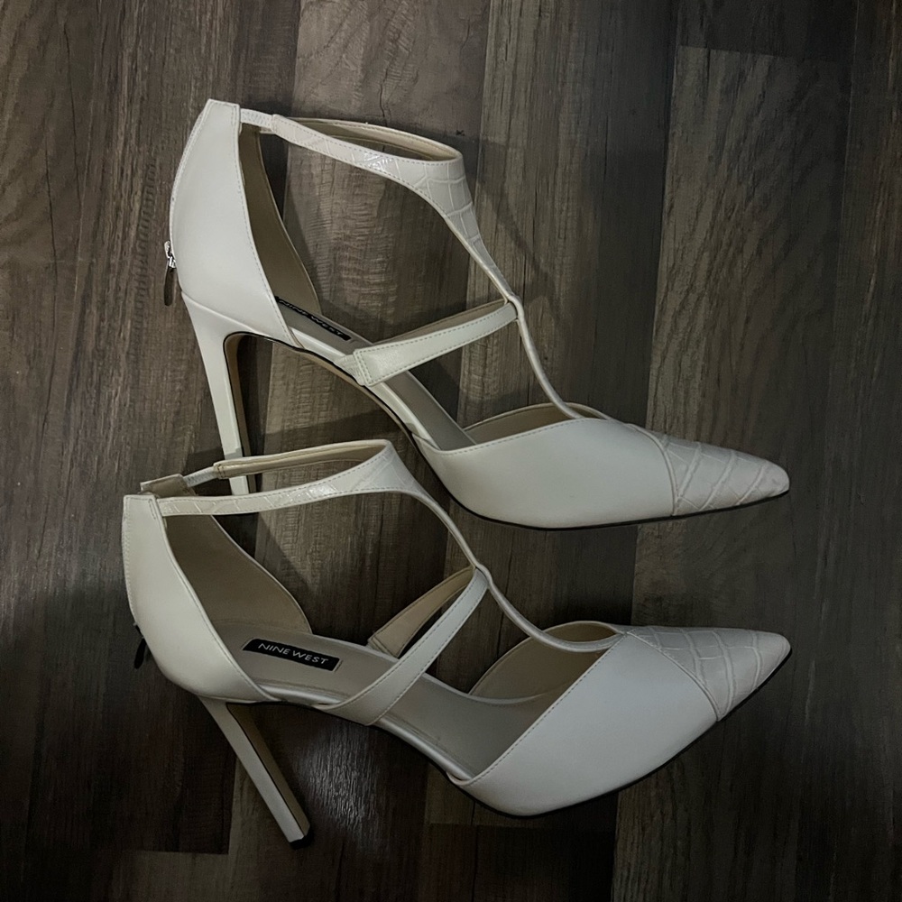 Nine West Size 12 White Pumps